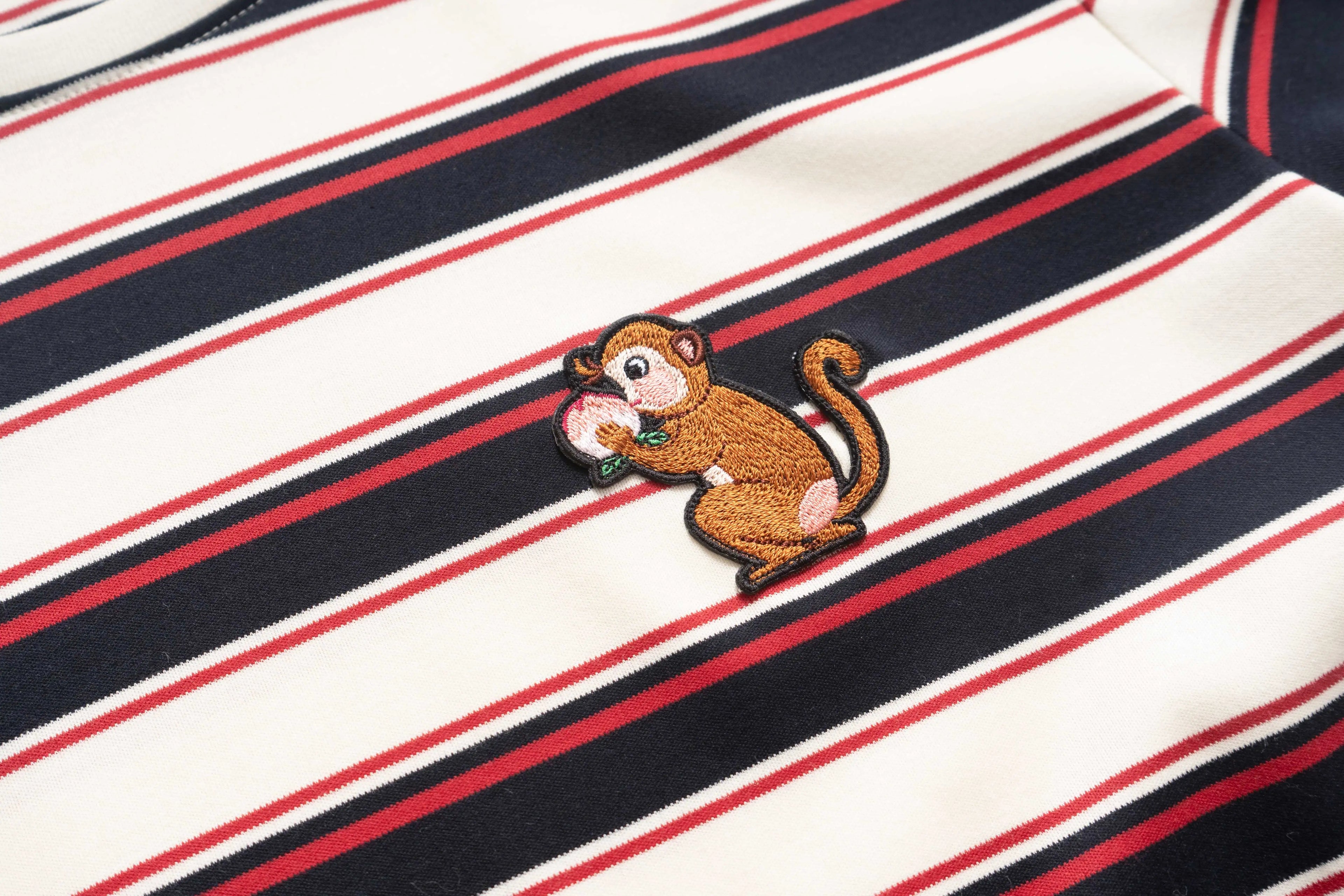 T-Shirt com Estampa Listrada