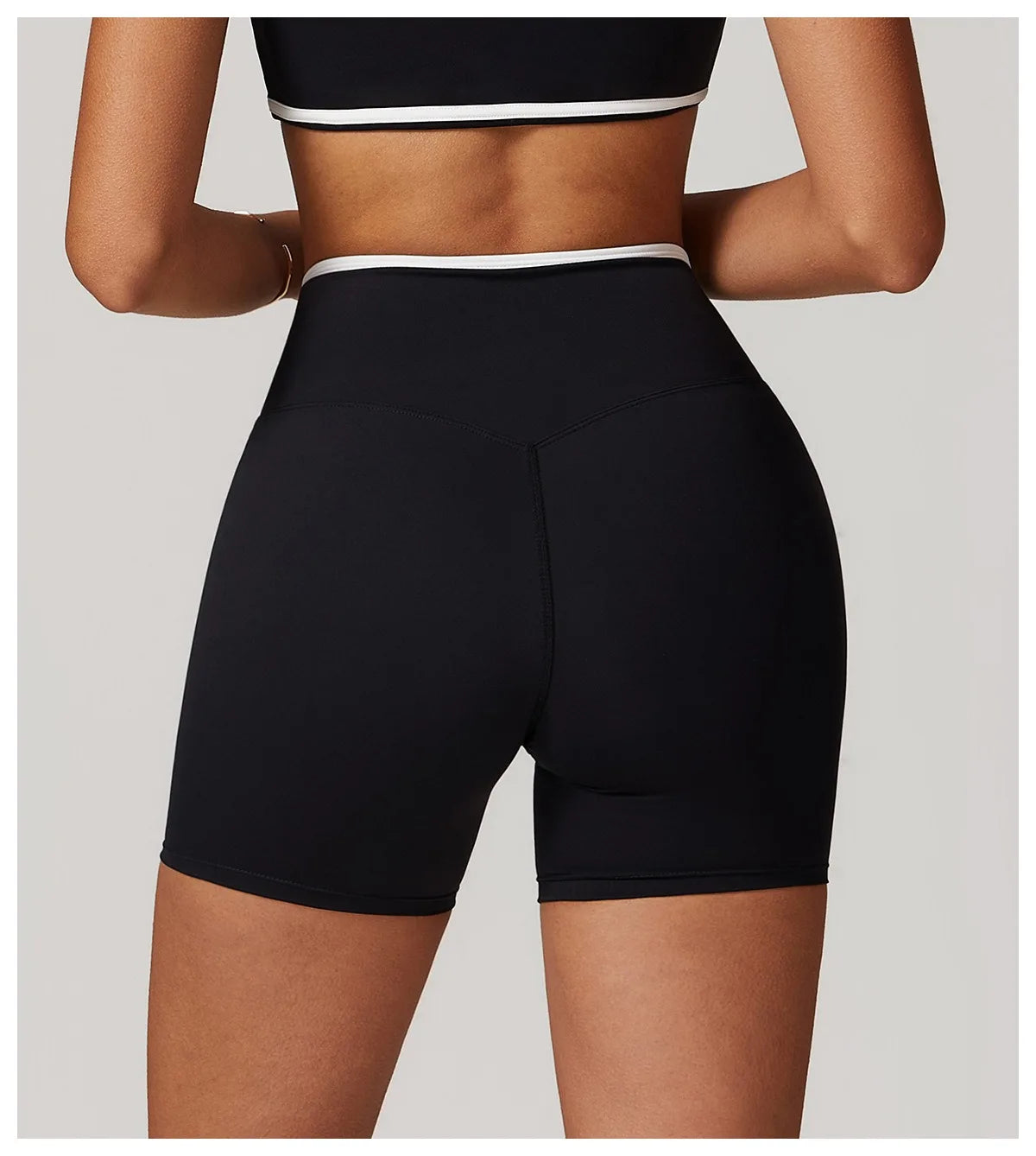 Short Assinatura em V
