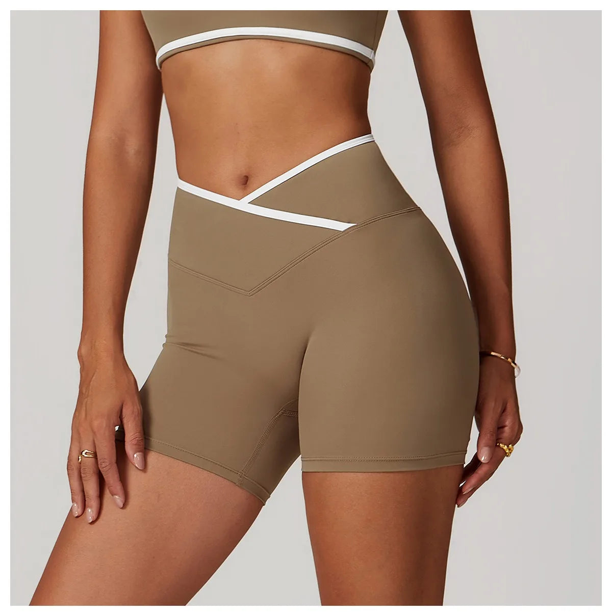 Short Assinatura em V