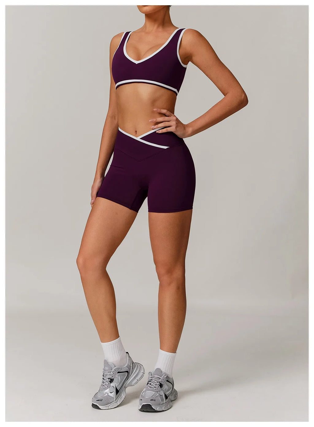 Short Assinatura em V