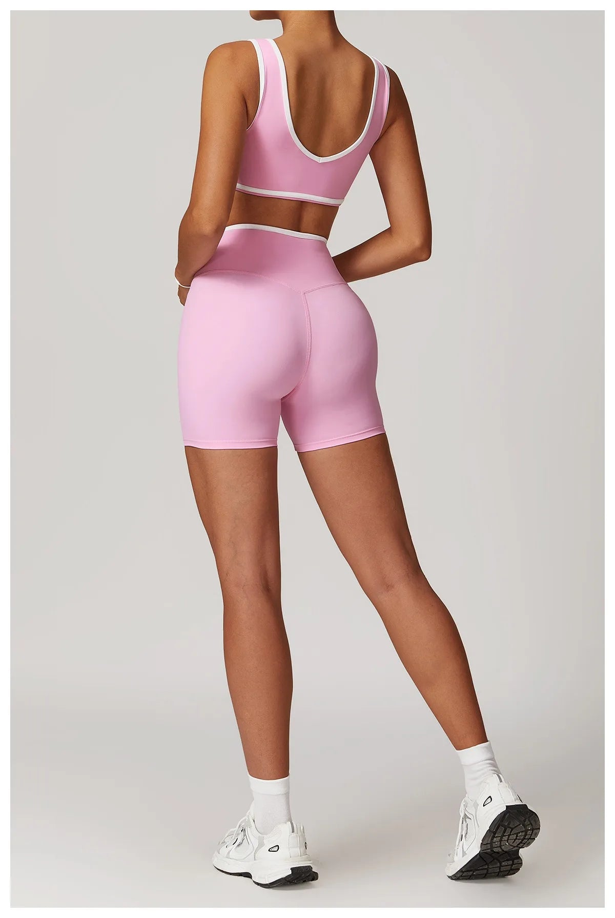 Short Assinatura em V