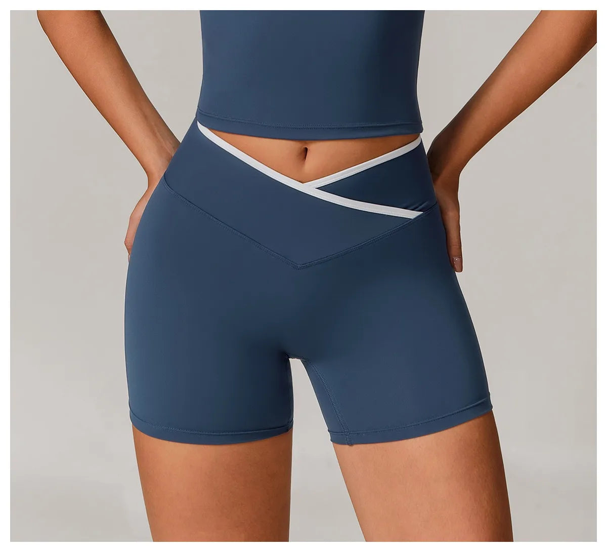 Short Assinatura em V