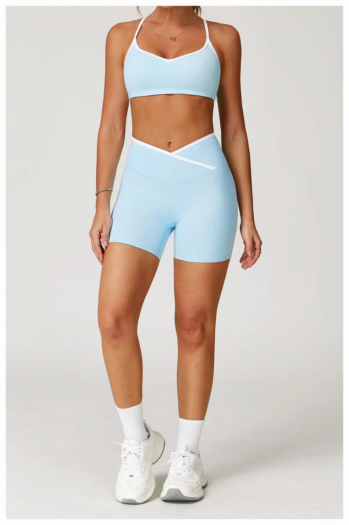 Short Assinatura em V