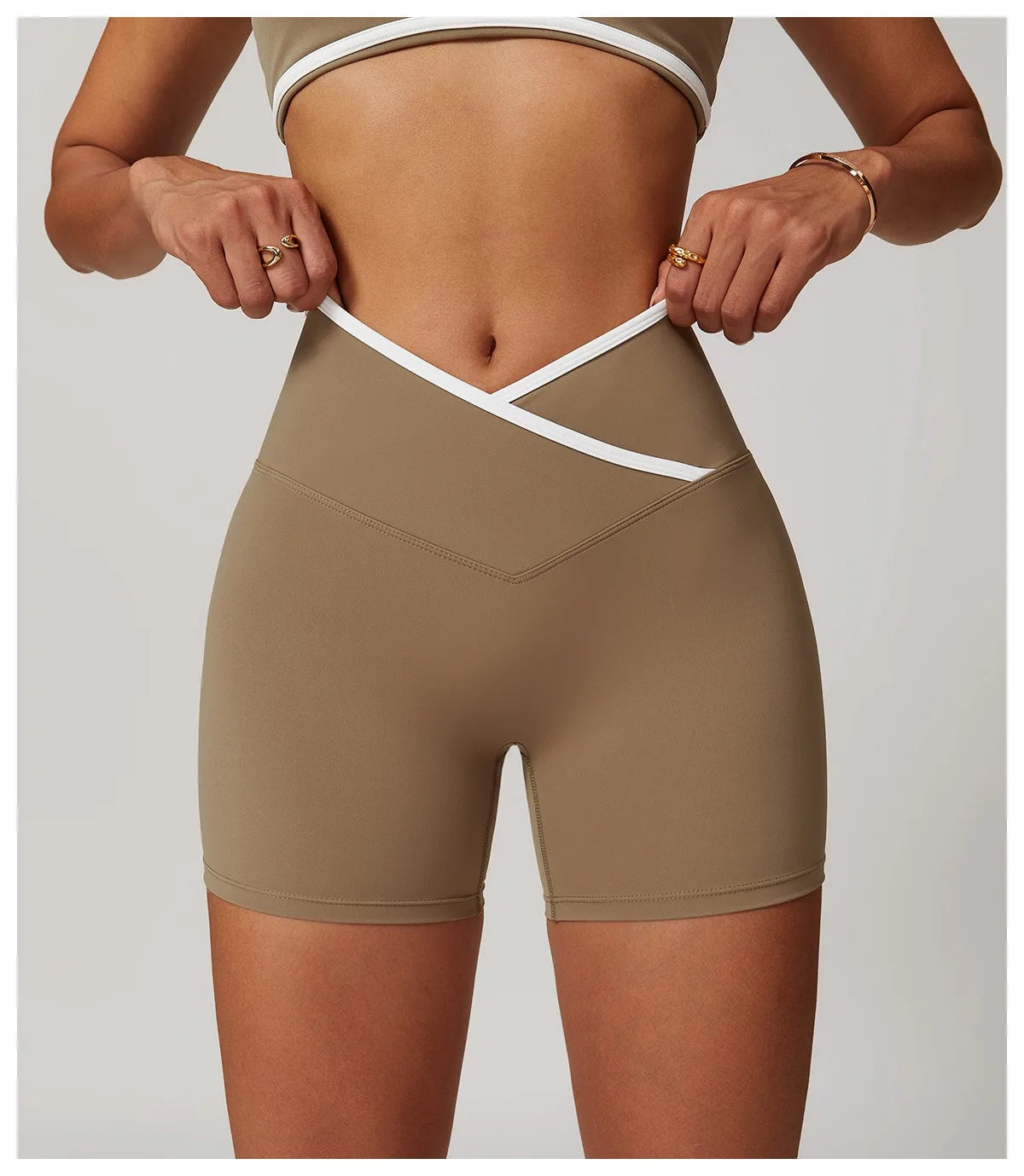 Short Assinatura em V