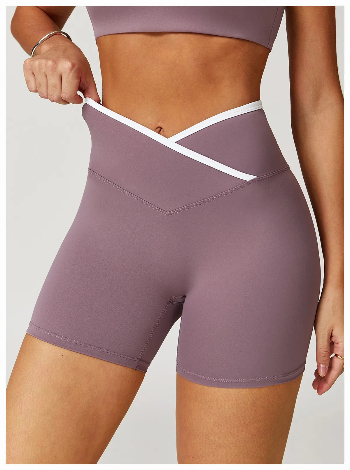 Short Assinatura em V