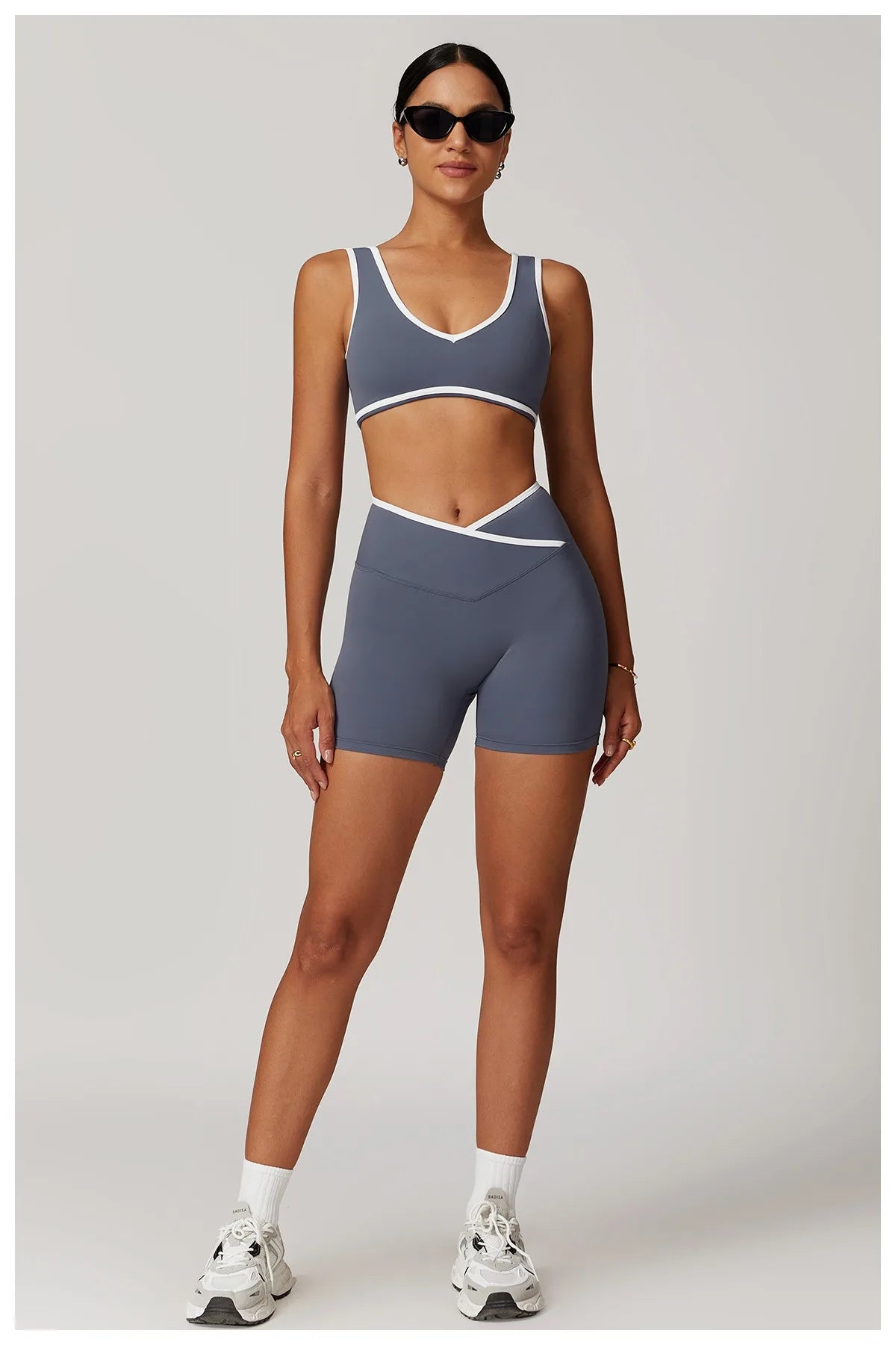 Short Assinatura em V