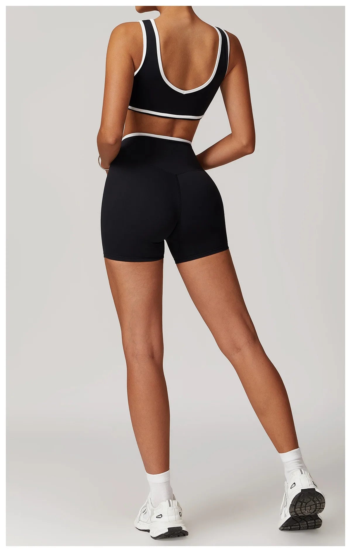 Short Assinatura em V