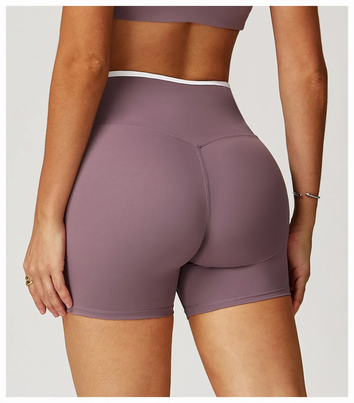 Short Assinatura em V