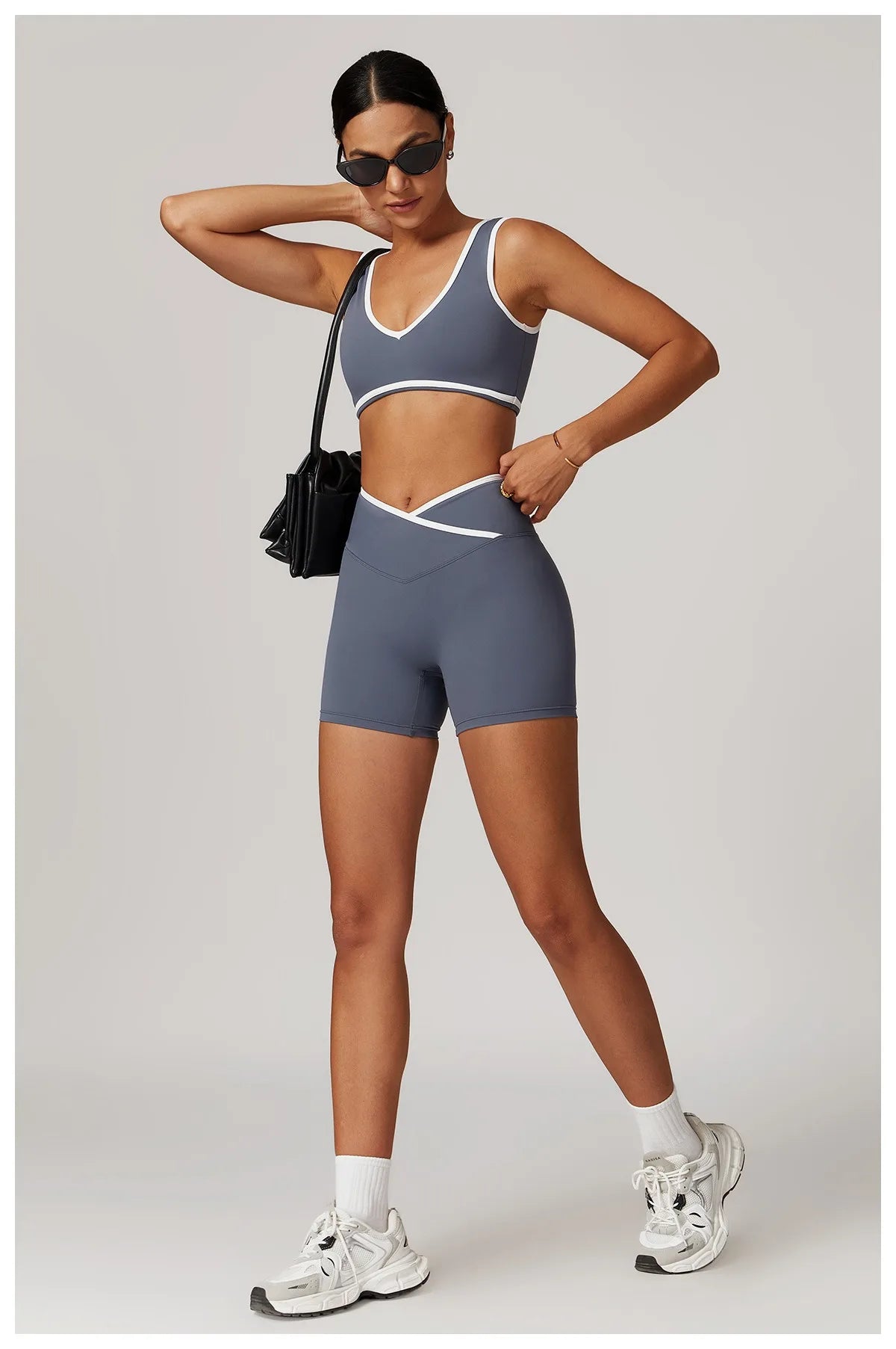 Short Assinatura em V