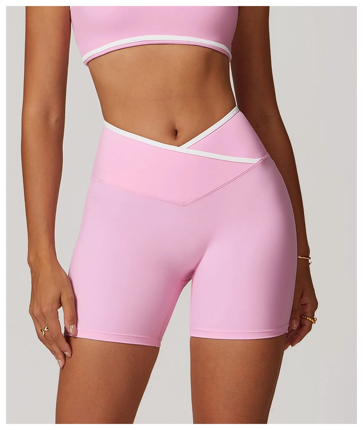 Short Assinatura em V