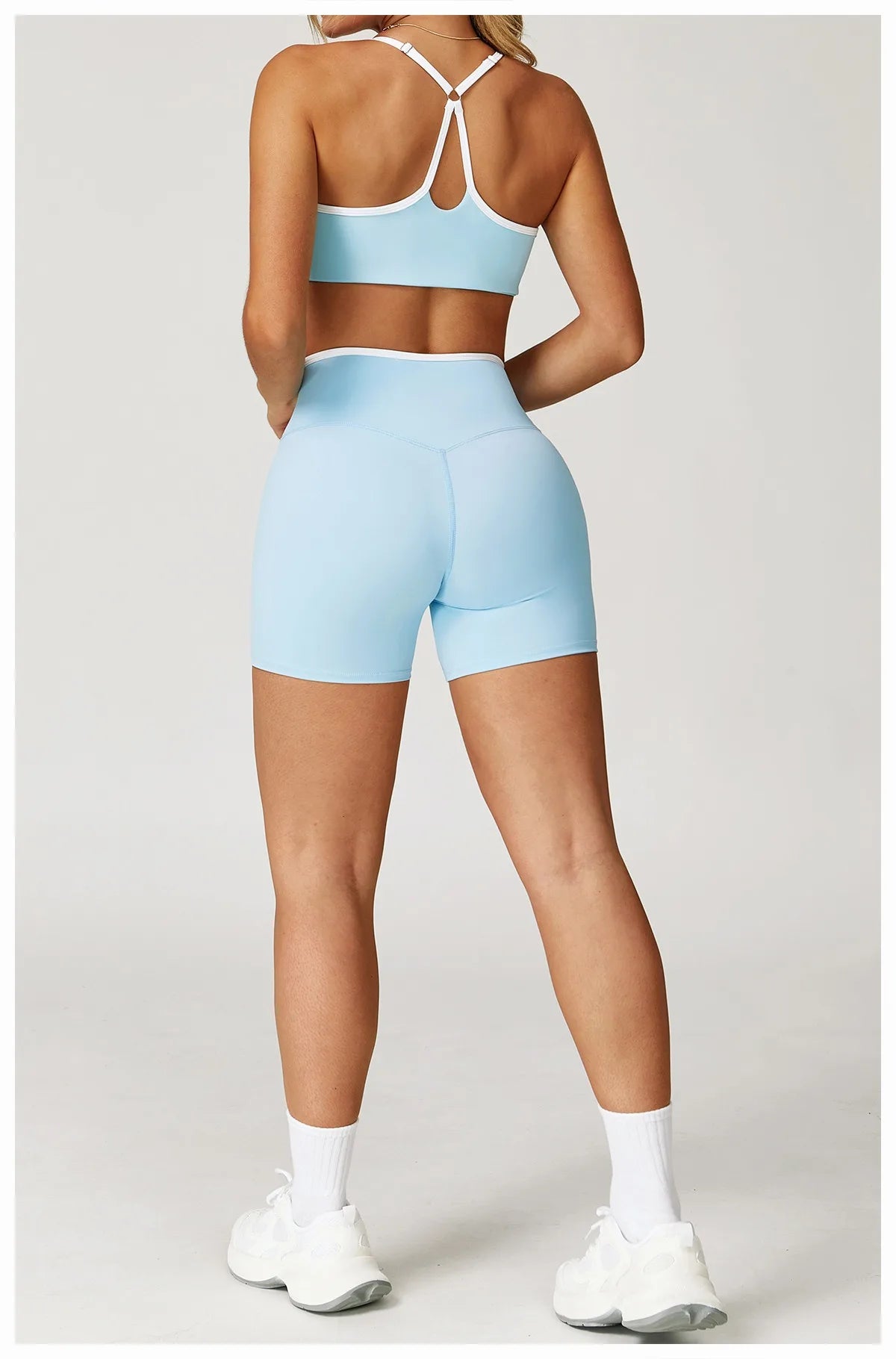 Short Assinatura em V