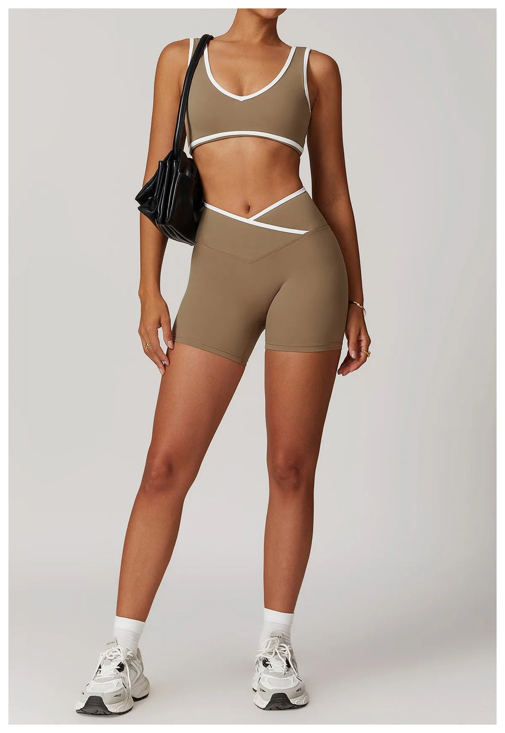 Short Assinatura em V