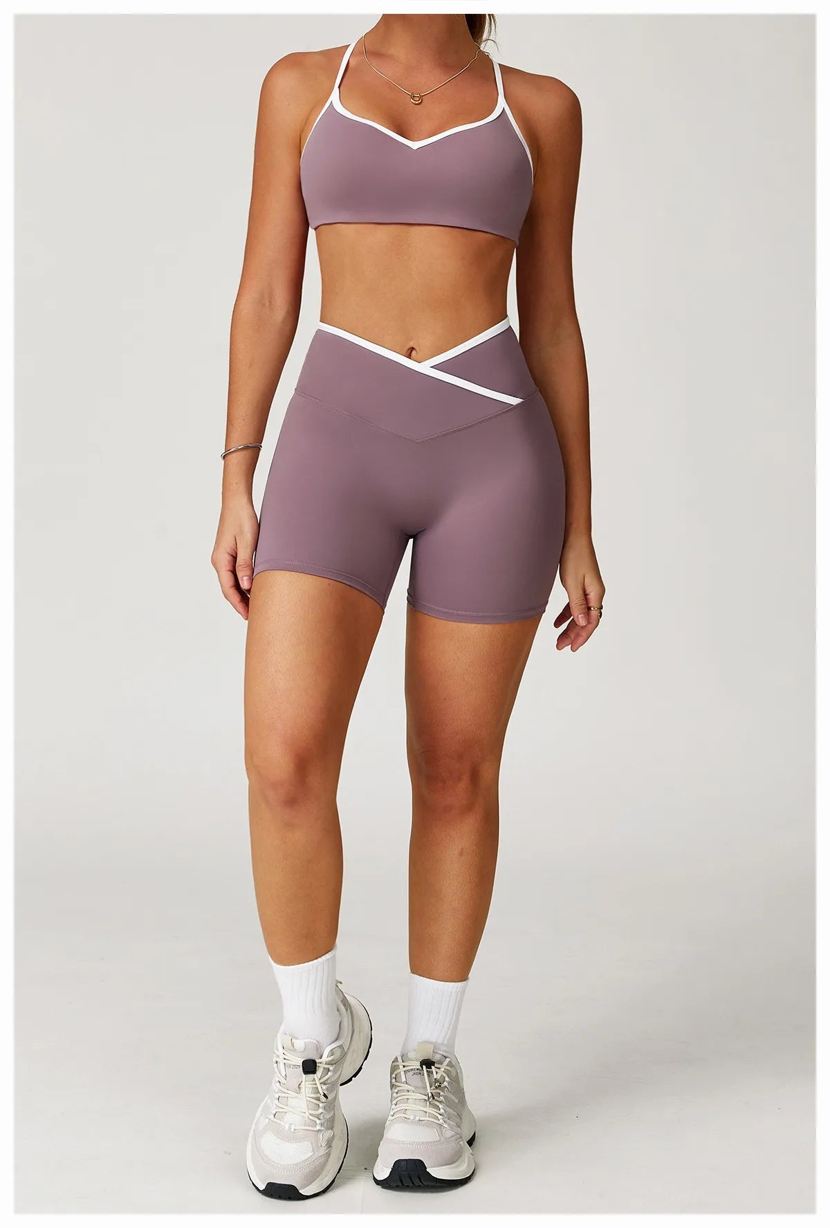 Short Assinatura em V