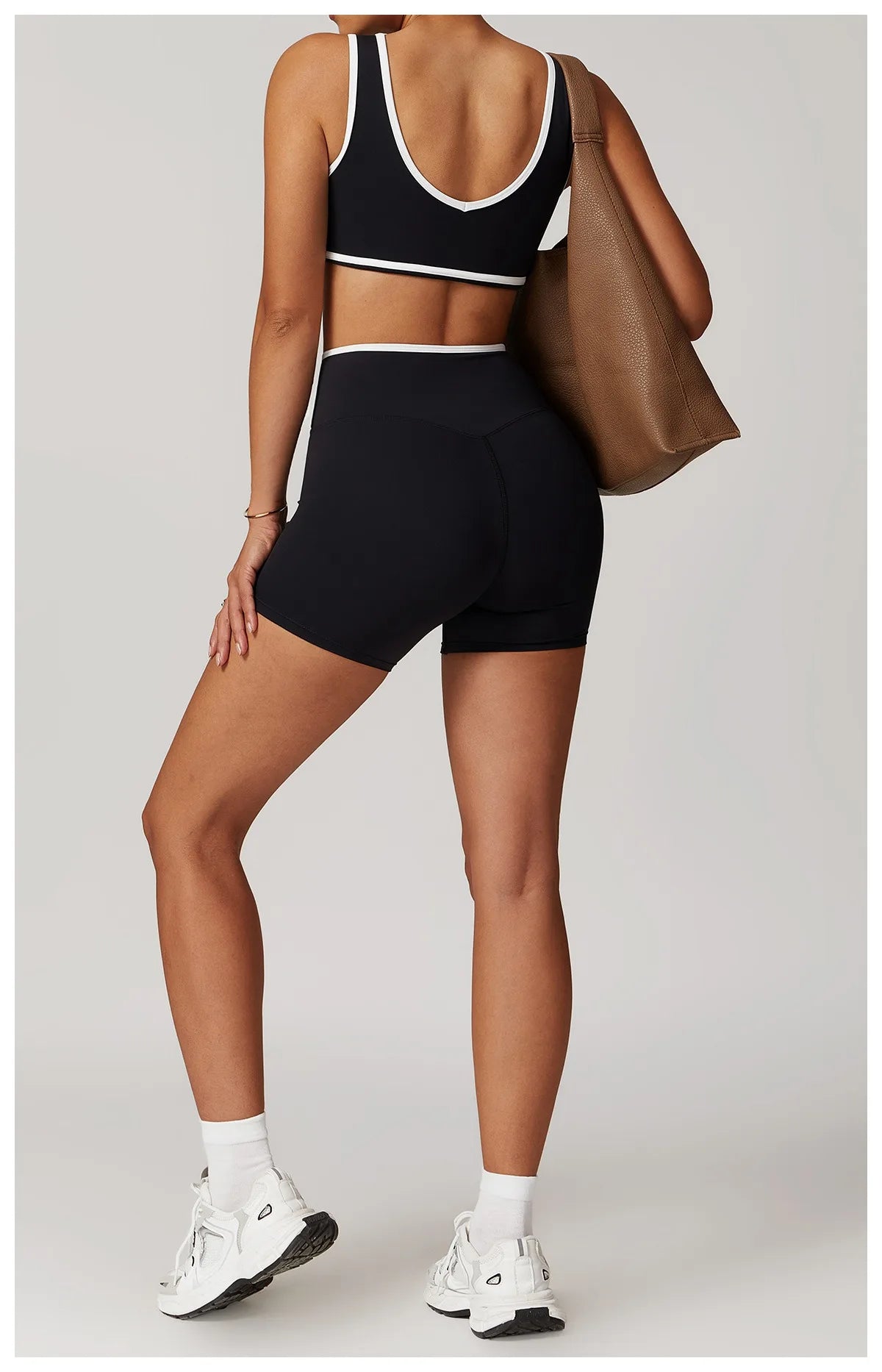 Short Assinatura em V