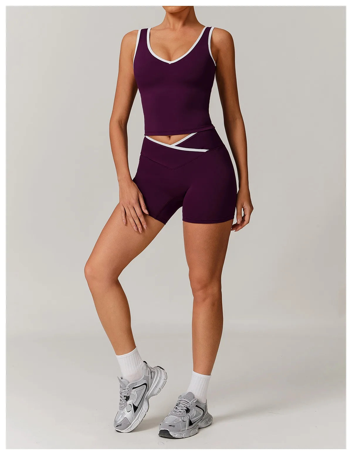 Short Assinatura em V