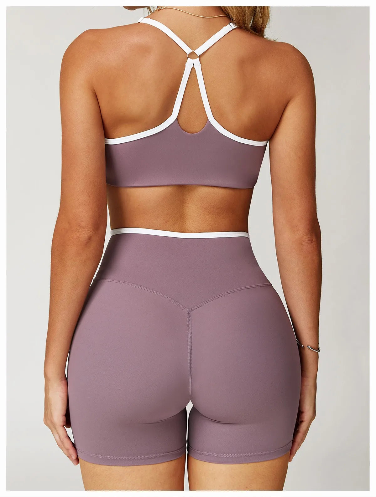 Short Assinatura em V