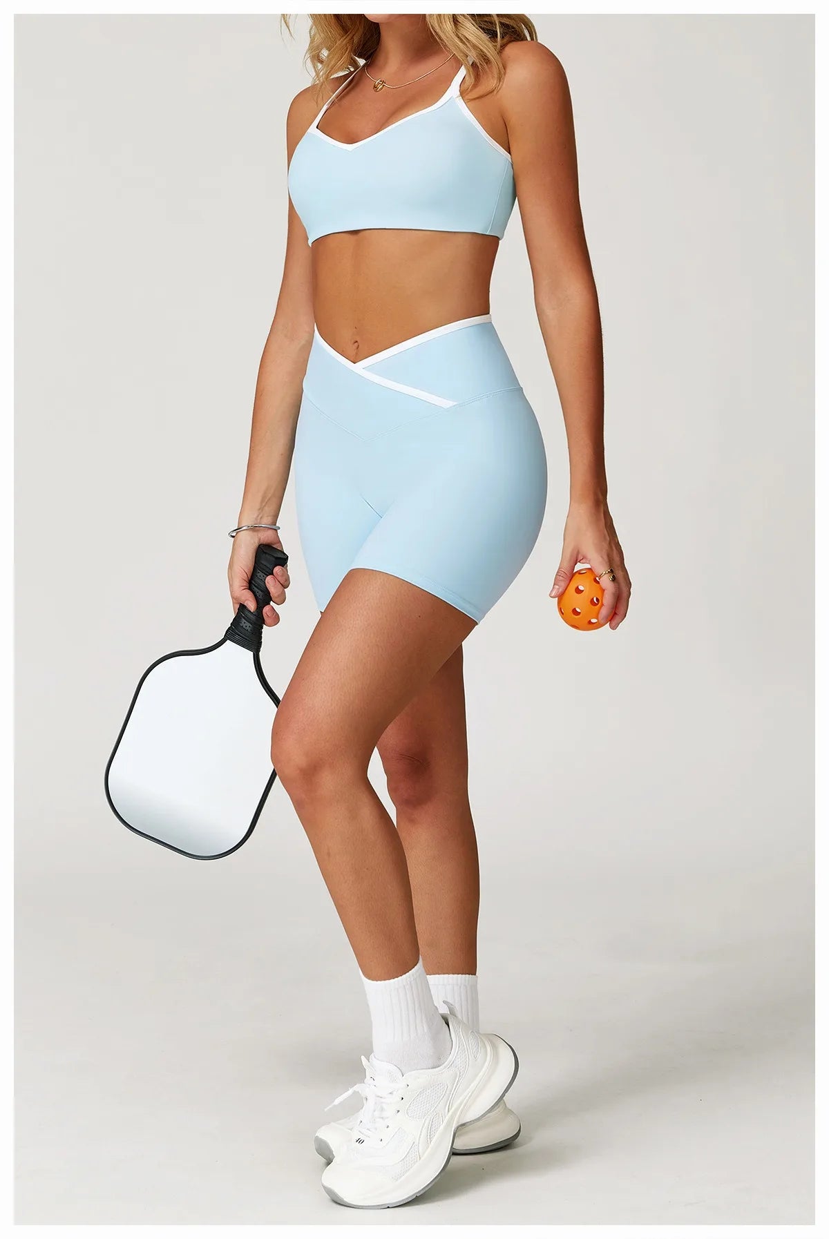 Short Assinatura em V