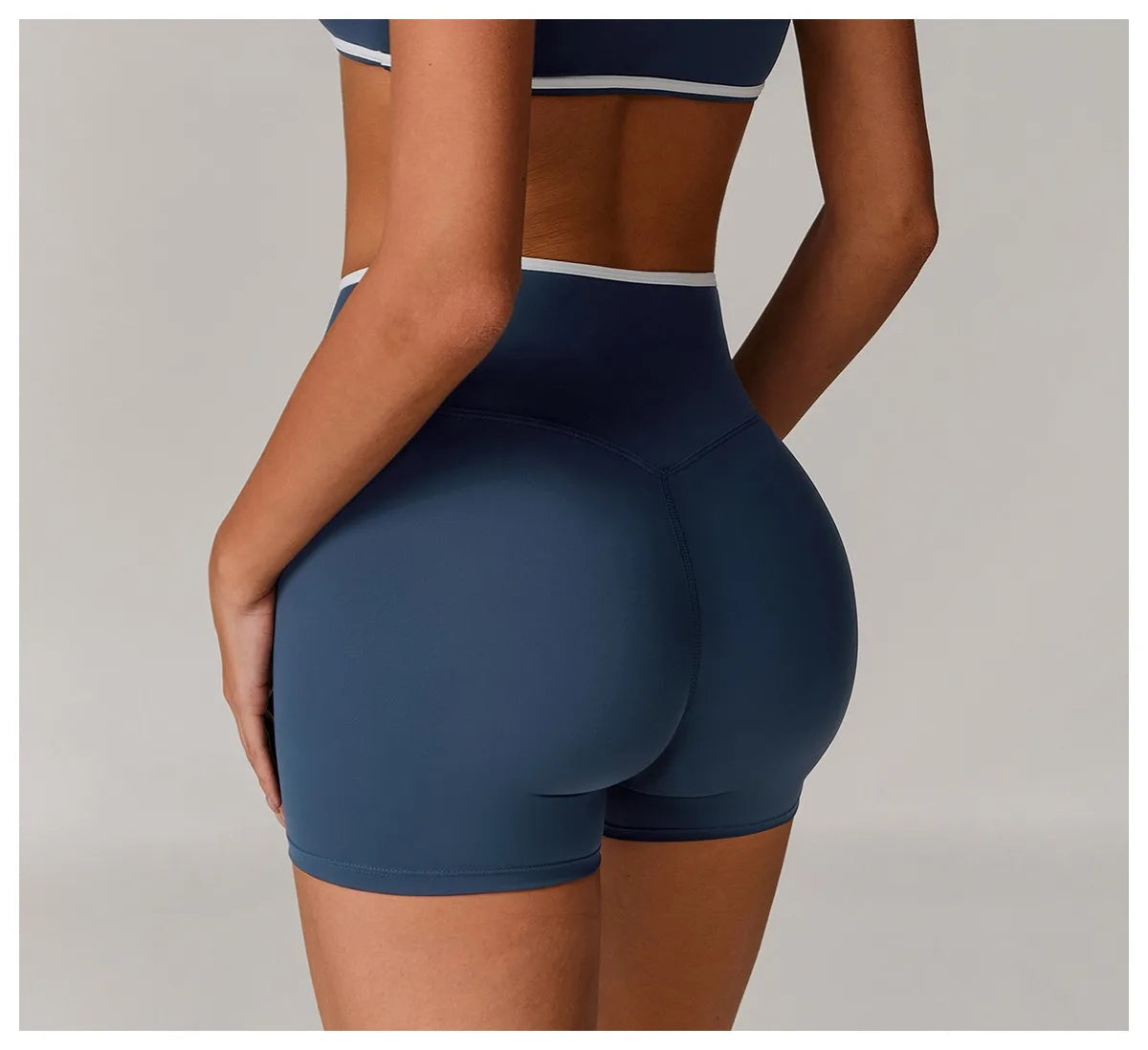 Short Assinatura em V